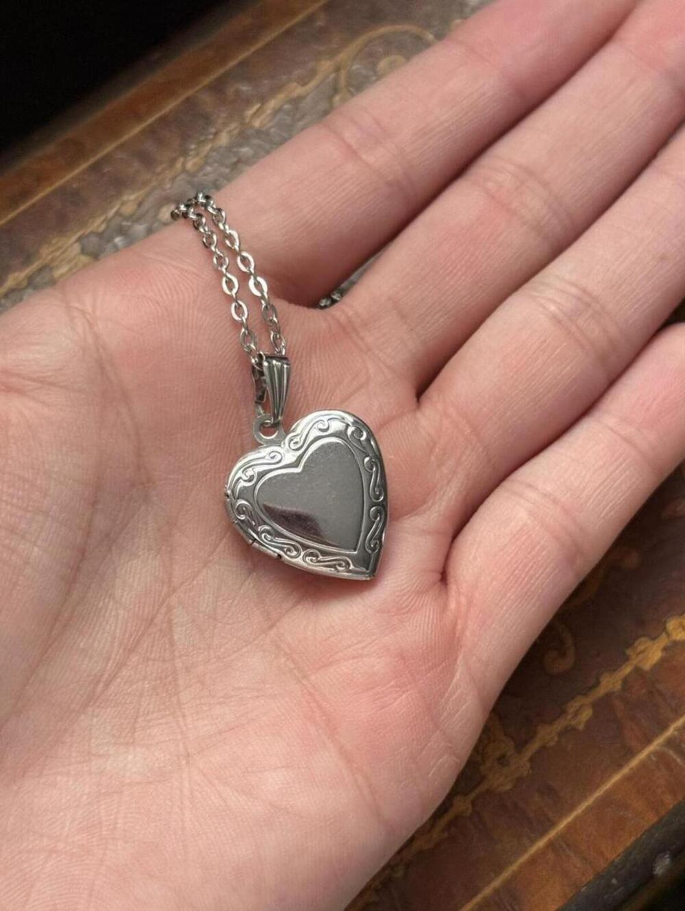 Vintage Style Mini Silver Tone Detailed Heart Locket Necklace